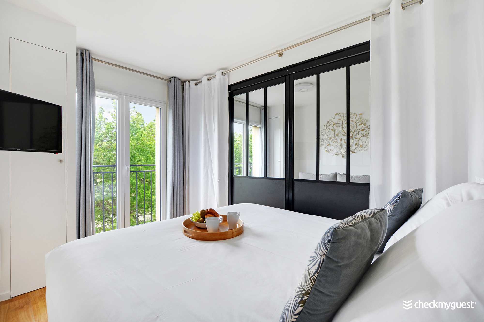 Comfortable apartment - 1BR/4P - Sacre Coeur - Tap to explore photos