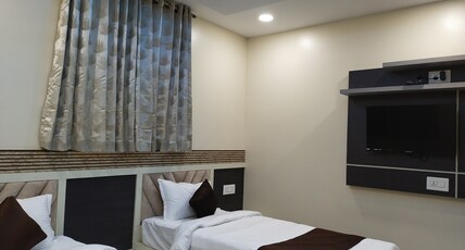 Kings Palace Room Type - Deluxe Twin With Balcony City View