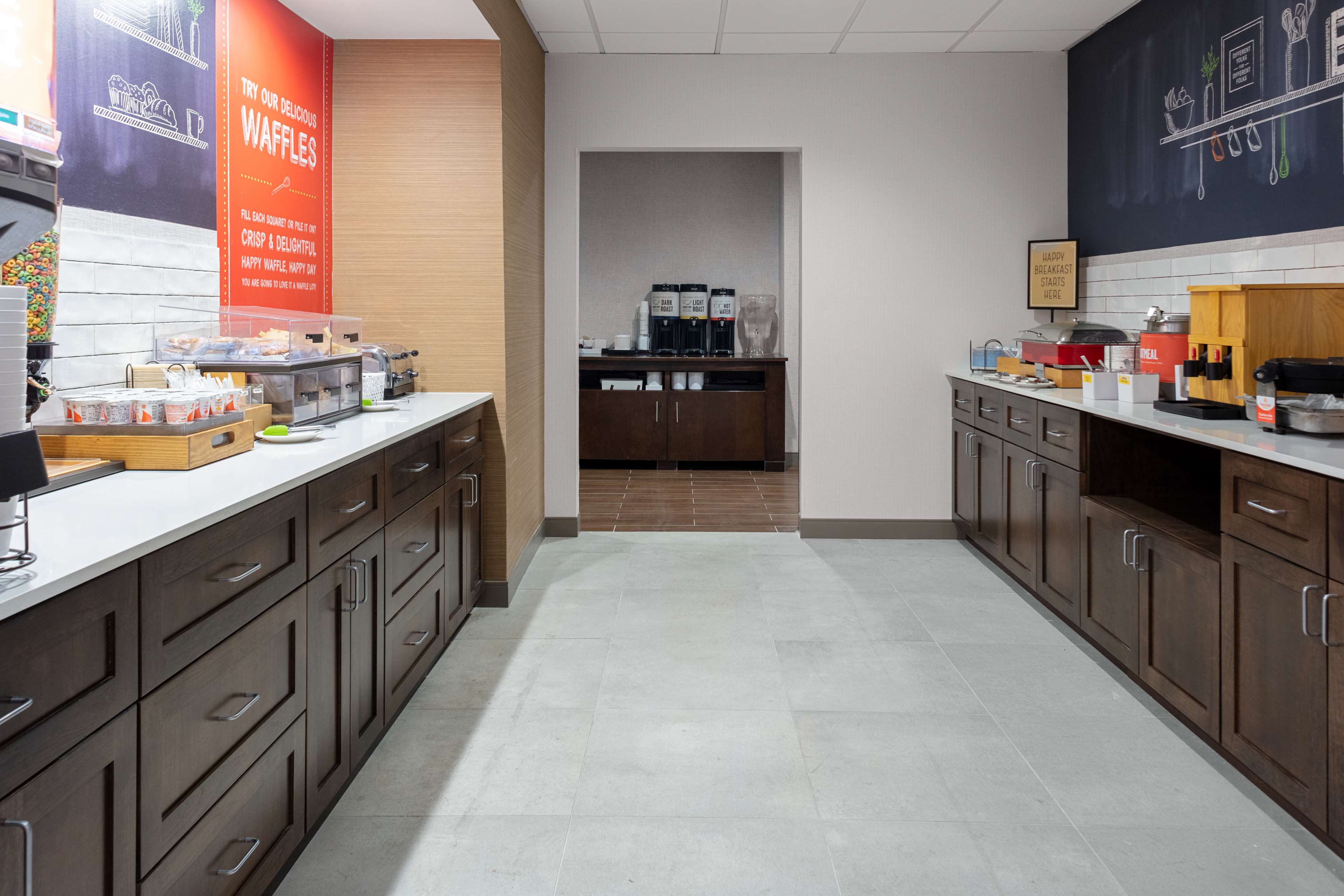 Hampton Inn by Hilton CASTLE ROCK - Tap to explore photos