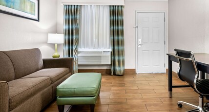Best Western Executive Suites Room Type - 1 Queen Bed, Non-Smoking, 32-Inch Lcd Television, High Speed Internet Access, Microwave And Refriger