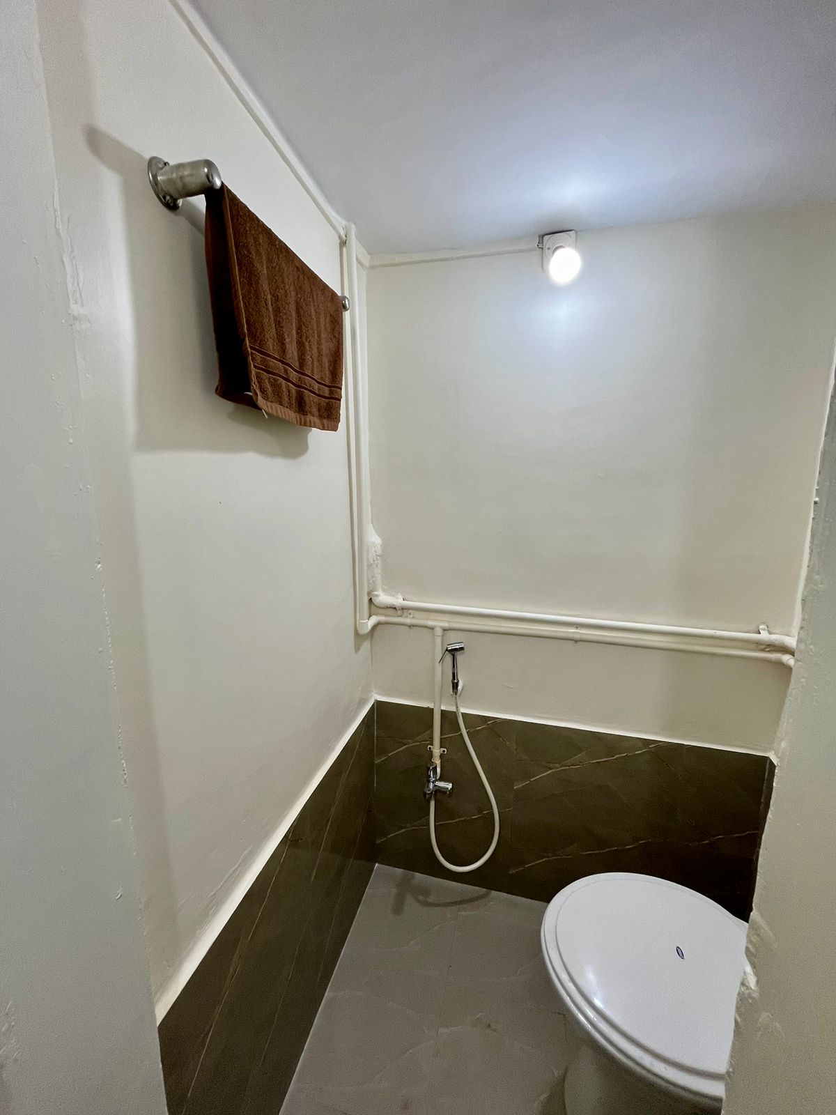 La France Cosy Studio Apartment - Tap to explore photos