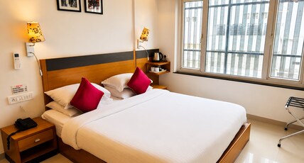 Hi 5 Hotel & Experience Room Type - Standard King Bed Room
