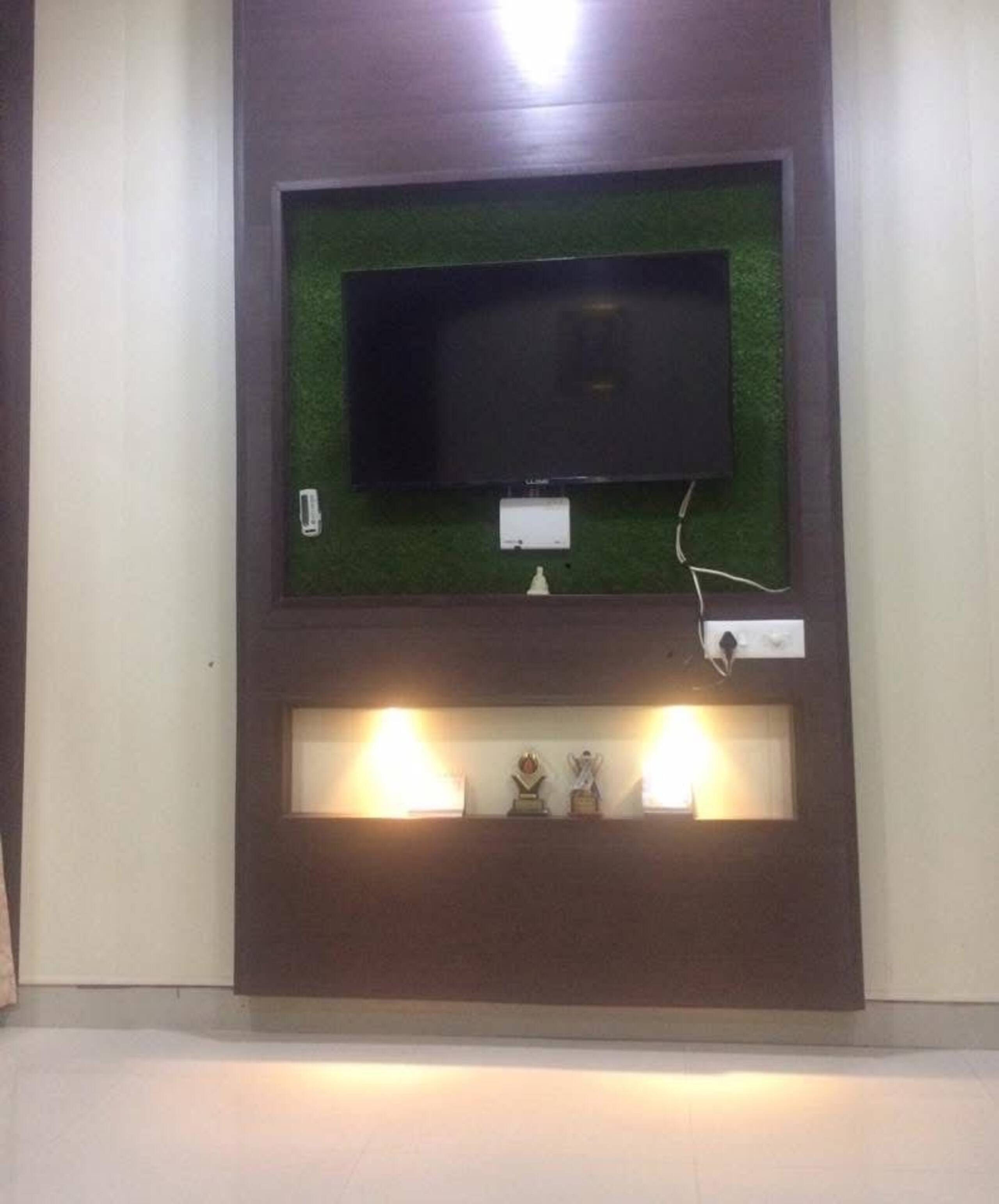 Premium Executive 2BHK Monthly Stay WiFi Kitchen - Tap to explore photos