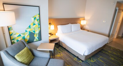 Holiday Inn & Suites Houston NW - Willowbrook Room Type - 1 King Standard Communications  Mobility Accessible