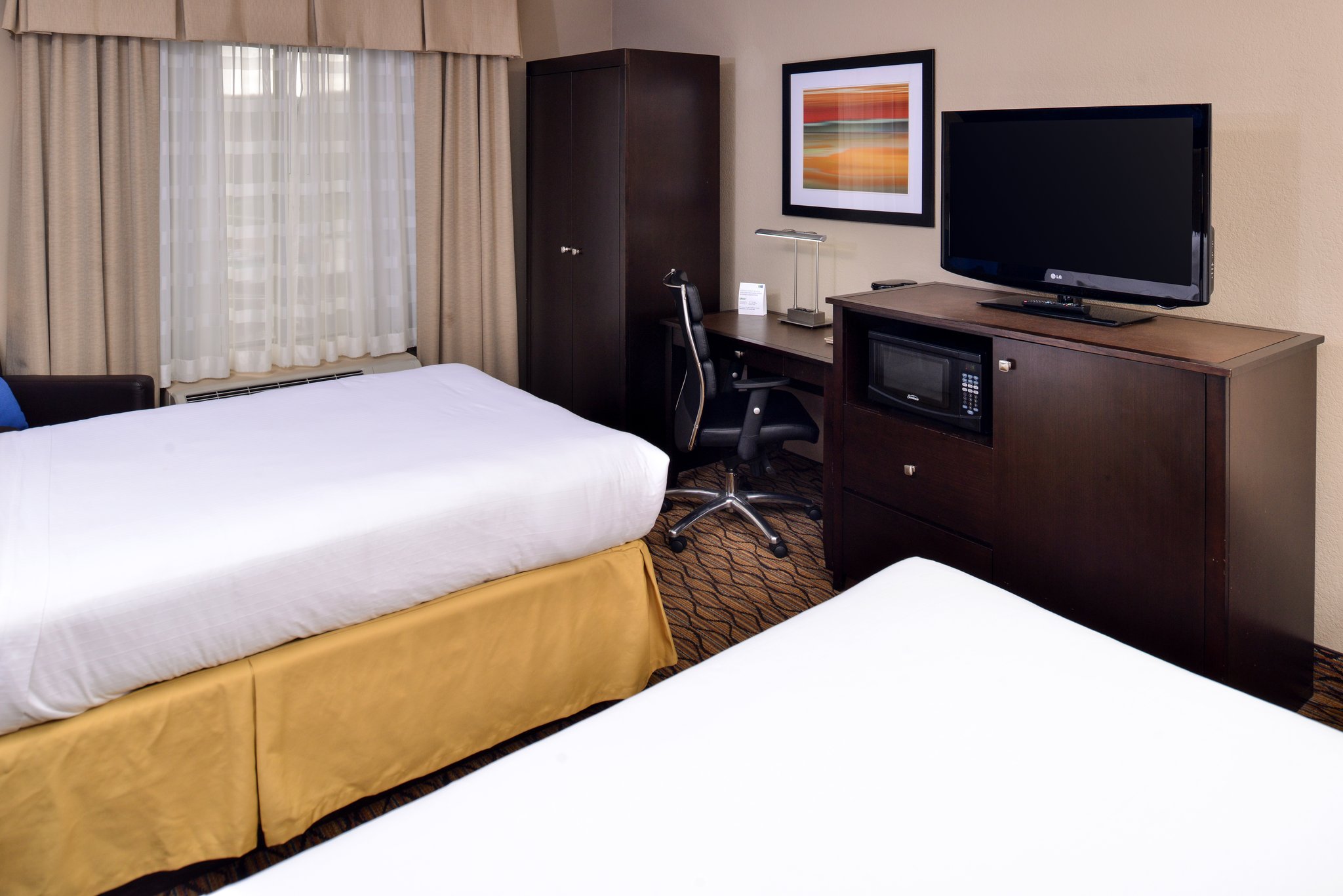 Holiday Inn Express HUNT VALLEY - Tap to explore photos