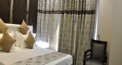 SARTAJ - THE CROWN Room Type - Super Deluxe Room (Side View)