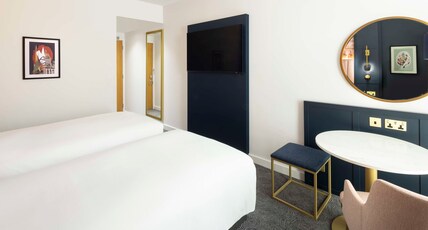 DoubleTree by Hilton Hotel Leeds City Centre Room Type - TWIN GUEST ROOM