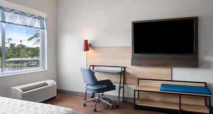 Tru by Hilton Lake Charles Room Type - 2 QN ACC RM W BATHTUB