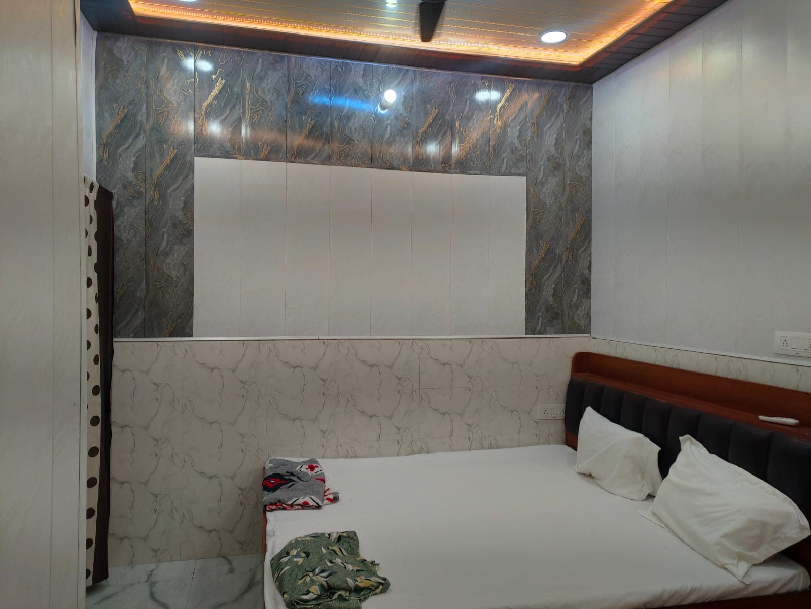 SHRI SITARAM GUEST HOUSE - Tap to explore photos