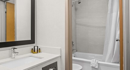 BEST WESTERN PLUS LANGLEY INN Room Type - Suite-1 Queen Bed, Non-Smoking, Sofabed, Microwave And Refrigerator, No Pets Allowed, Full Breakfast