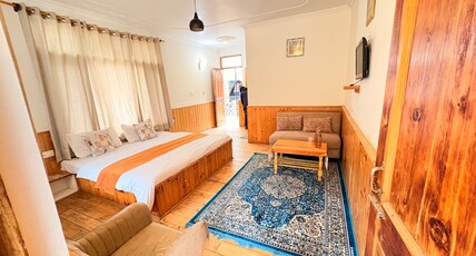 Tara stays Room Type - Silver