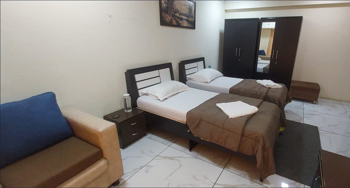 CROMPTON GREAVES GUEST HOUSE MUMBAI - Tap to explore photos