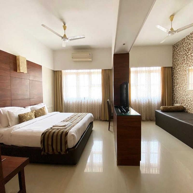 Hotel Park Plaza - Tap to explore photos