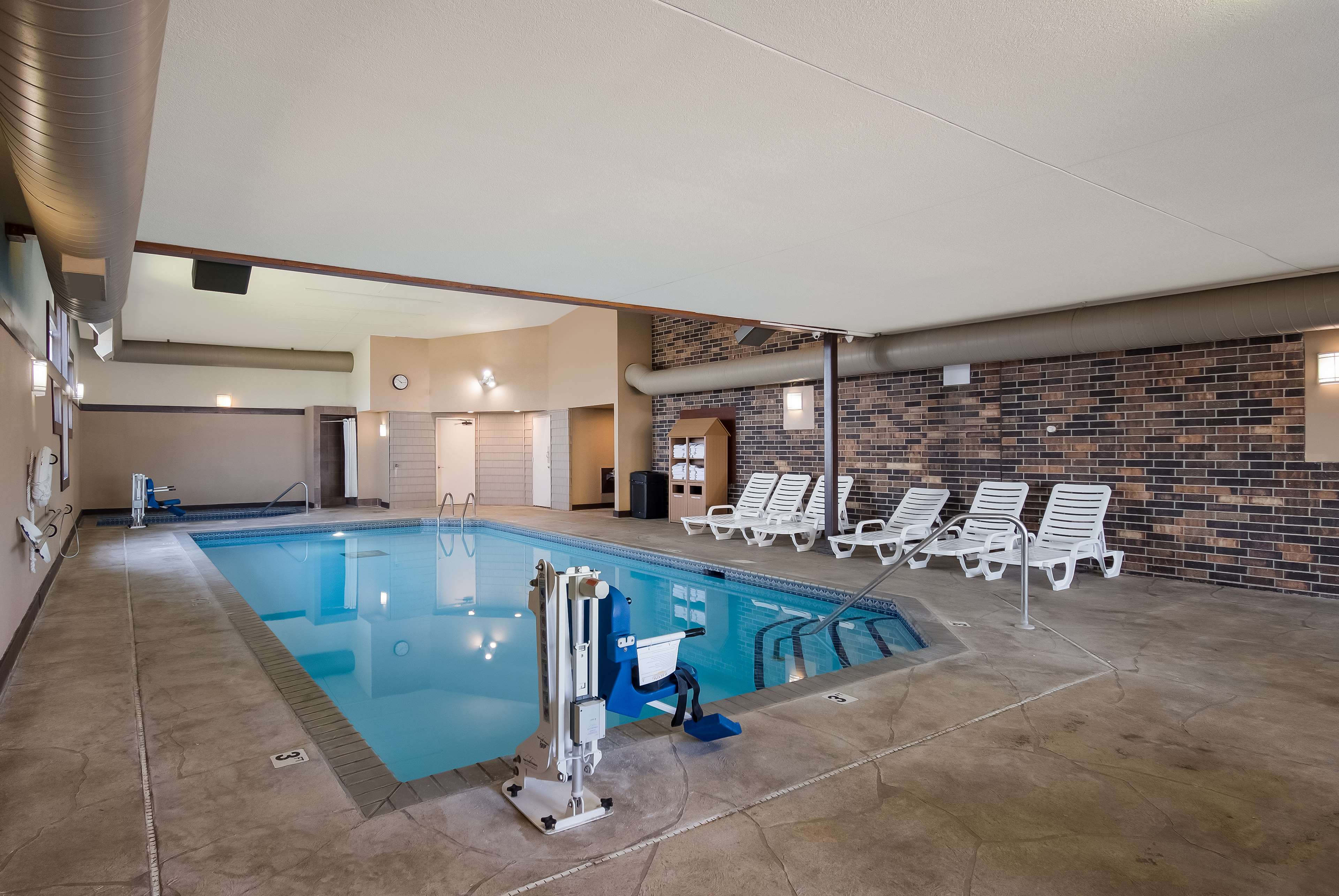 Best Western Bemidji - Tap to explore photos