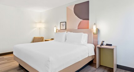 Spark by Hilton Winston-Salem University Room Type - 1 KING BED