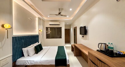 Hotel Green View (Behind Pramarth Niketan) Room Type - Executive King