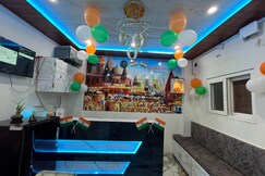 Neelkanth PG Stay | Walkable to Kashi Vishwanath Temple