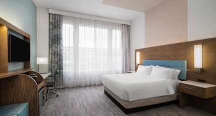 Even Hotel Pittsburgh Downtown, an IHG hotel Room Type - 1 King Standard Mobility Accessible