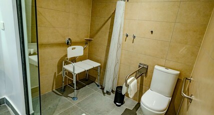 Hampton by Hilton Santiago Las Condes Room Type - 1 QUEEN ACCESSIBLE ROOM