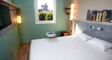 ibis budget Auxerre Centre Room Type - Double Room with 1 large bed for 2 people