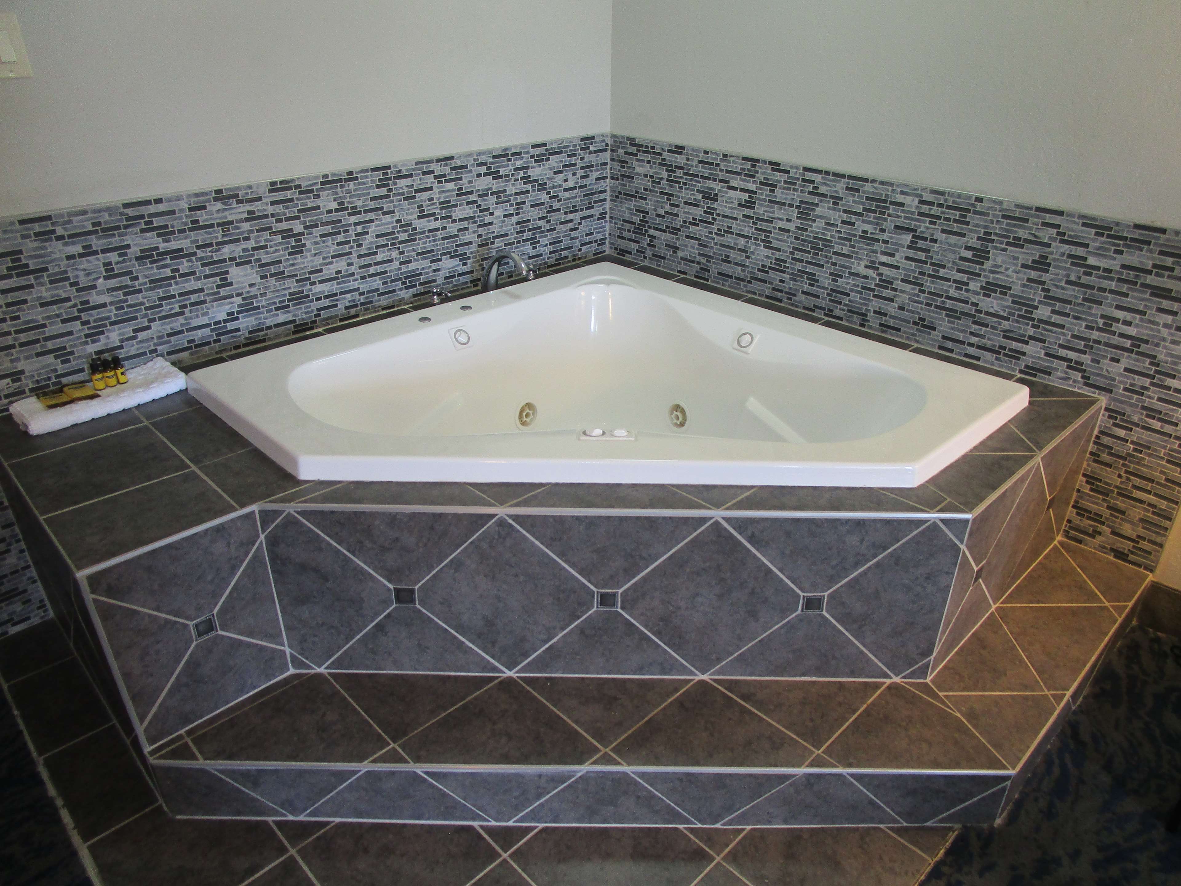 Best Western Plus Bloomington East Hotel - Tap to explore photos
