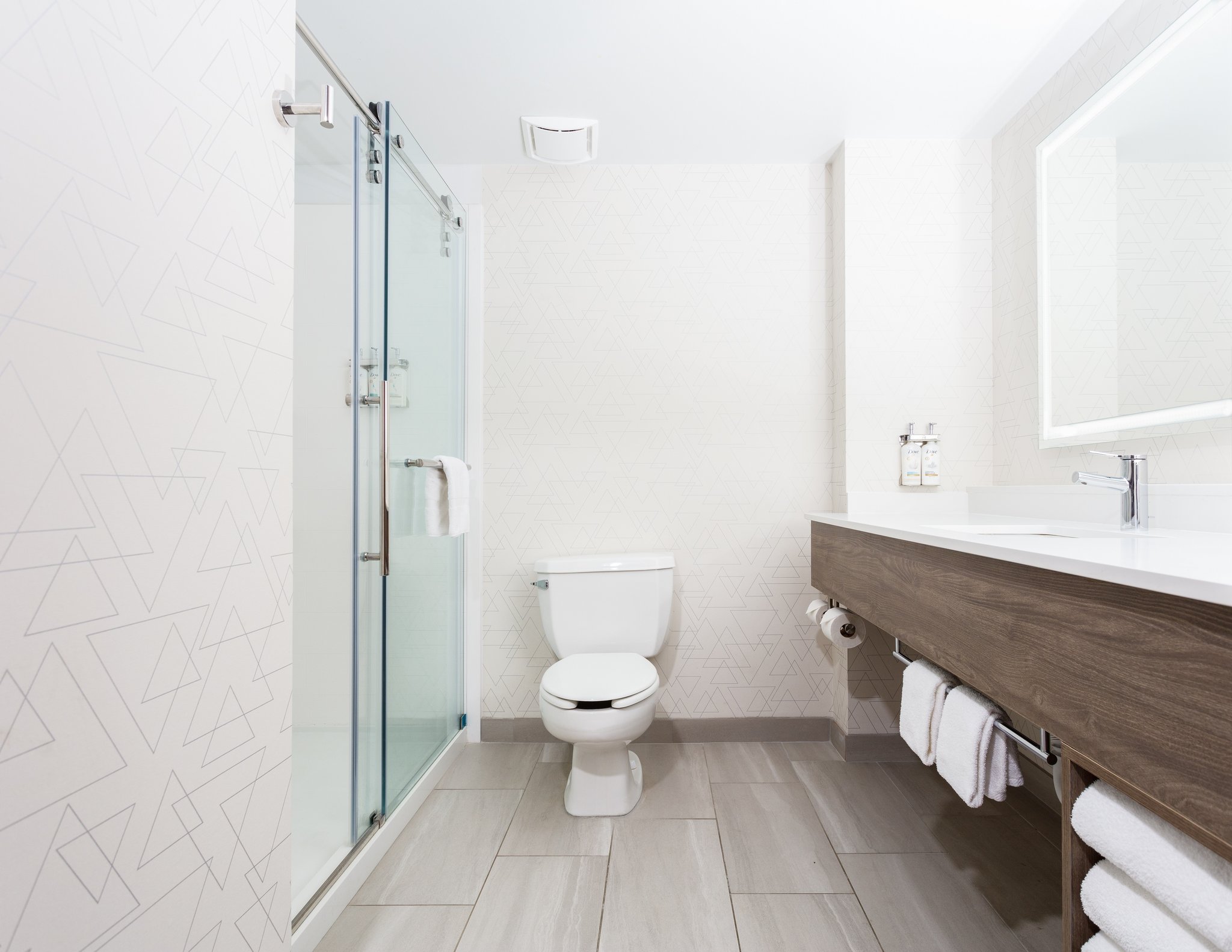 Holiday Inn Express & Suites WILLIAMSBURG - Tap to explore photos