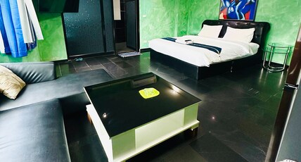 Hotel Koenig Mansion Room Type - Super Deluxe with Bathtub