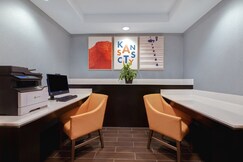 Holiday Inn Express & Suites KANSAS CITY KU MEDICAL CENTER