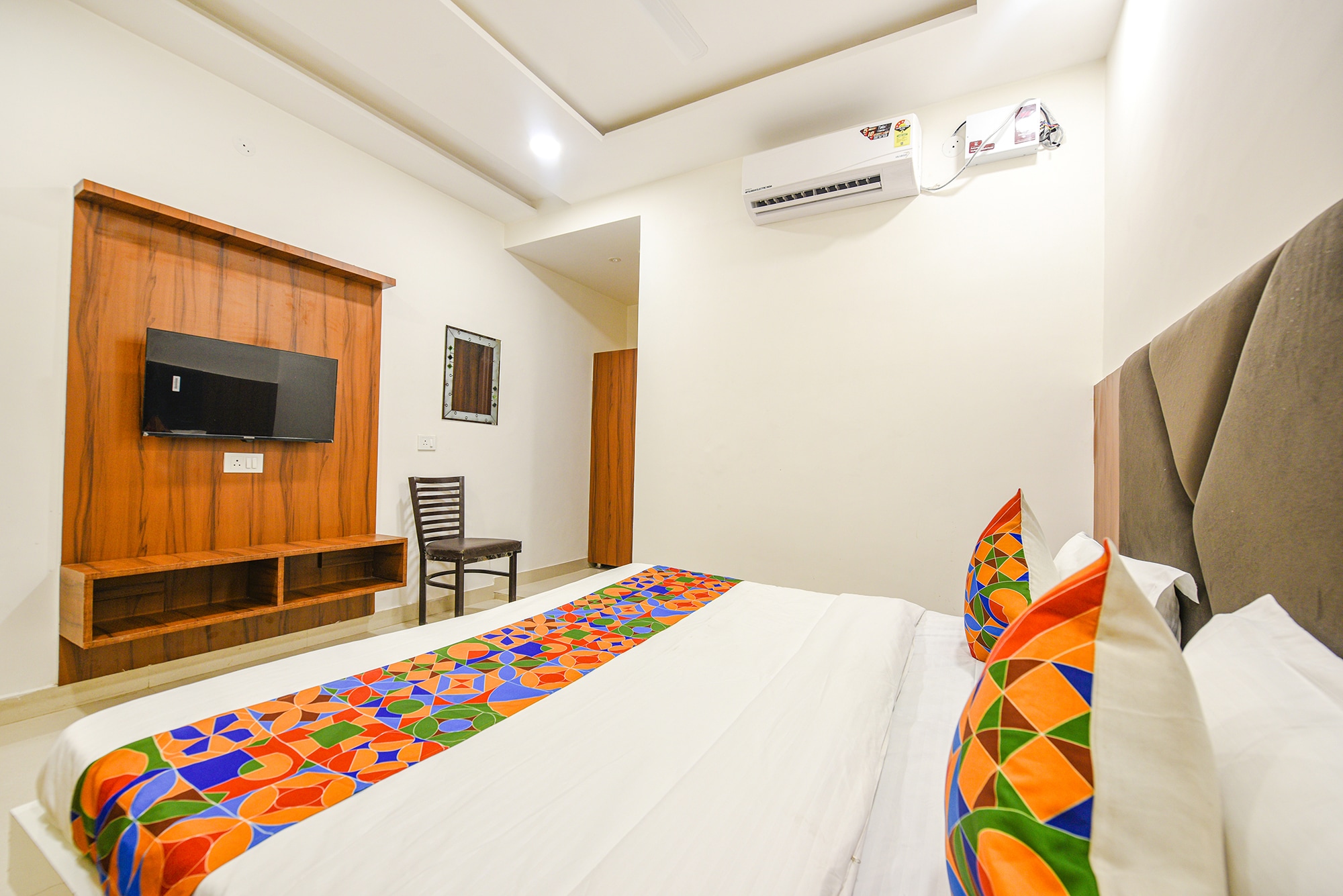 Solace inn - Tap to explore photos