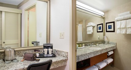 DoubleTree by Hilton Hotel Miami Airport & Convention Center Room Type - 2 DOUBLE BEDS LARGER ROOM