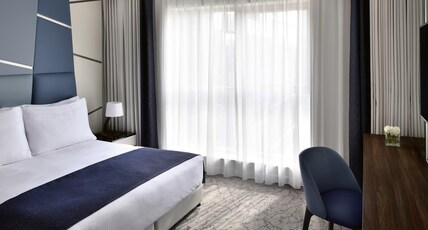 Movenpick Hotel Downtown Dubai Room Type - Deluxe king