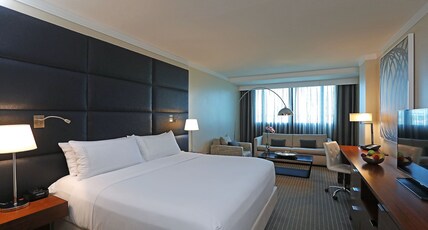 InterContinental AT DORAL MIAMI Room Type - 1 King Premium Mobility Accessible Tub Club Floor InterContinental AT DORAL MIAMI Room Type - 1 King Premium Mobility Accessible Tub Club Floor