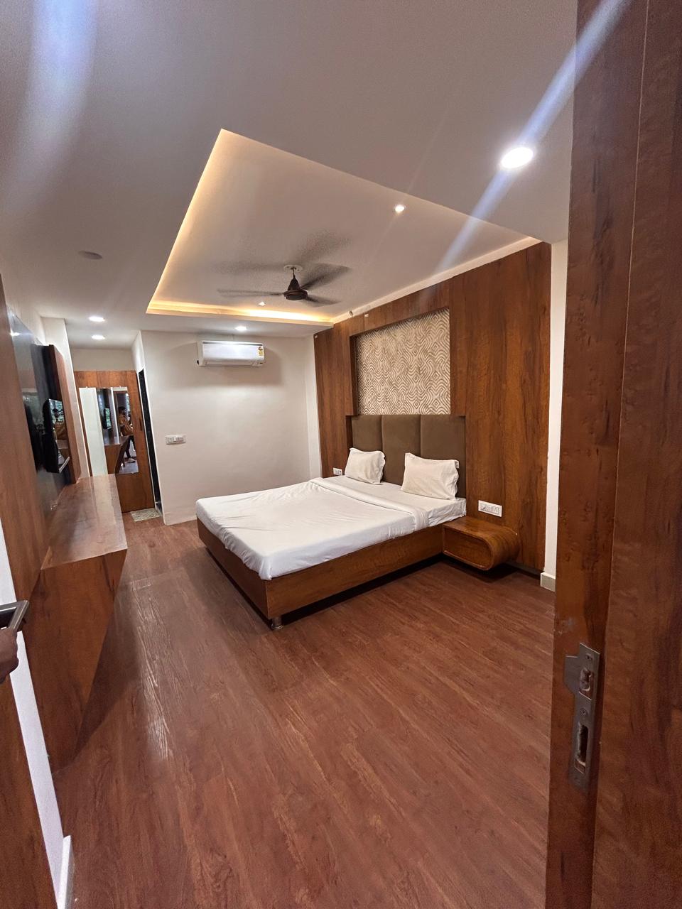 Hotel Shree Anant - Tap to explore photos