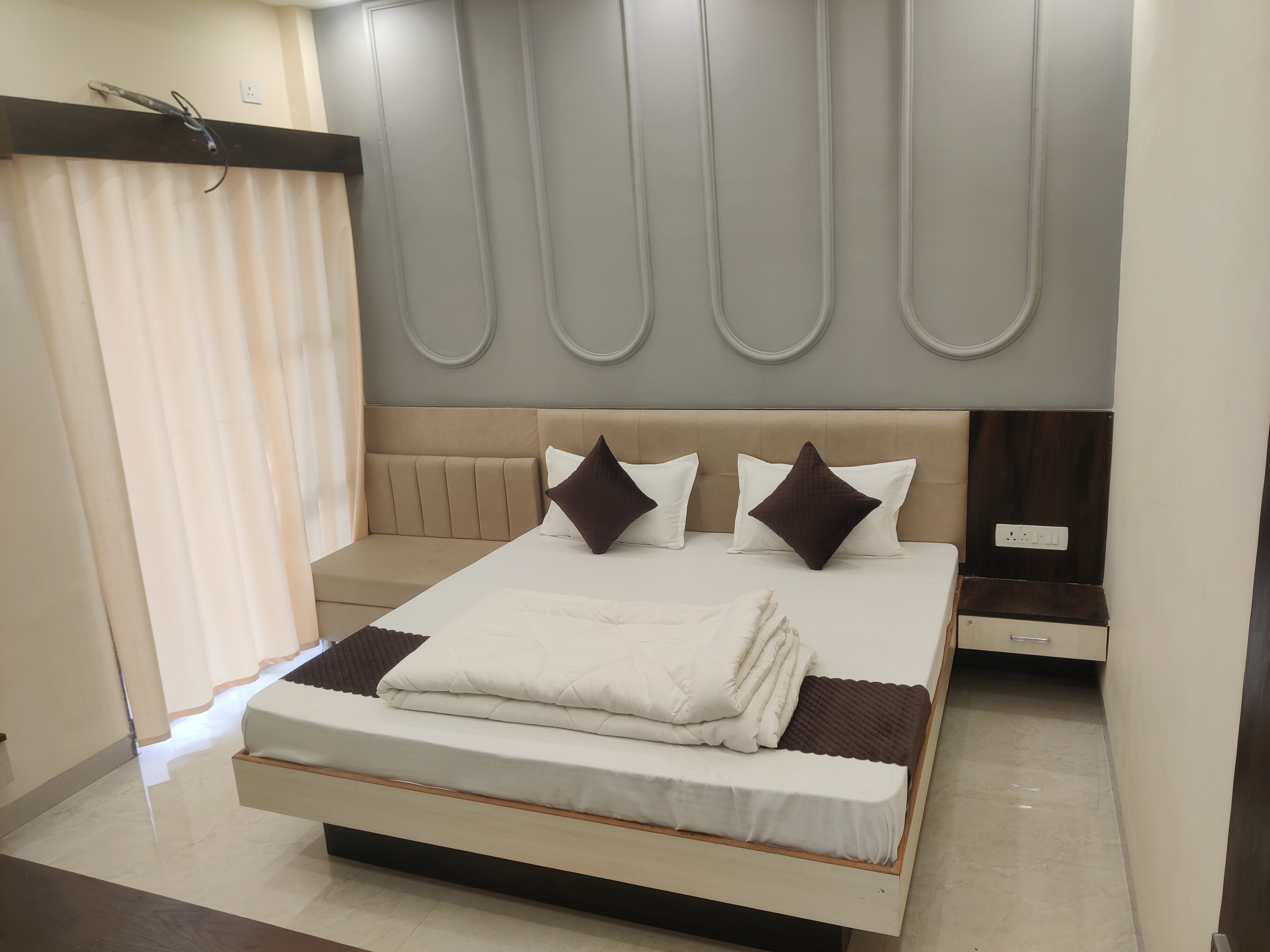Bansuri Villa Home Stay - Tap to explore photos