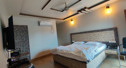 Hotel Sri Krishna Room Type - Deluxe King Bed Room with City View