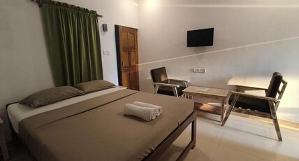 Shankar Hotel Room Type - Deluxe Room with Side Sea View
