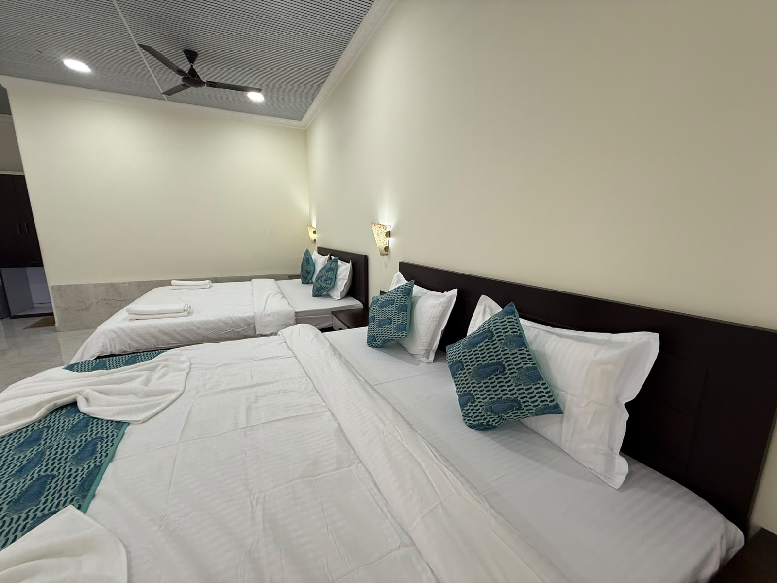 Baga beach heritage resort - Tap to explore photos