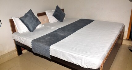 Veda Palace | 900 mts From Temple Room Type - Bedroom 7