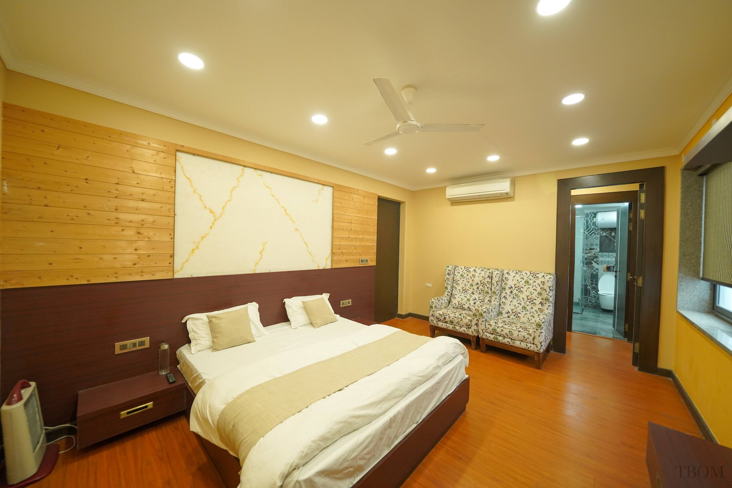 Tattve Deluxe Room 1br FF Dehradun by Sundowner - Tap to explore photos