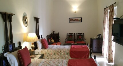 MPT Sheesh Mahal, Orchha (Heritage Site @ 1 KM Shri Ram Raja Mandir) Room Type - AC Rooms (Twin Bed)