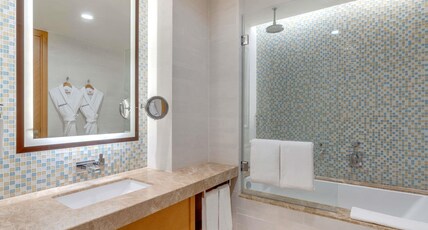 Swissotel Al Ghurair Dubai Room Type - Classic King Room