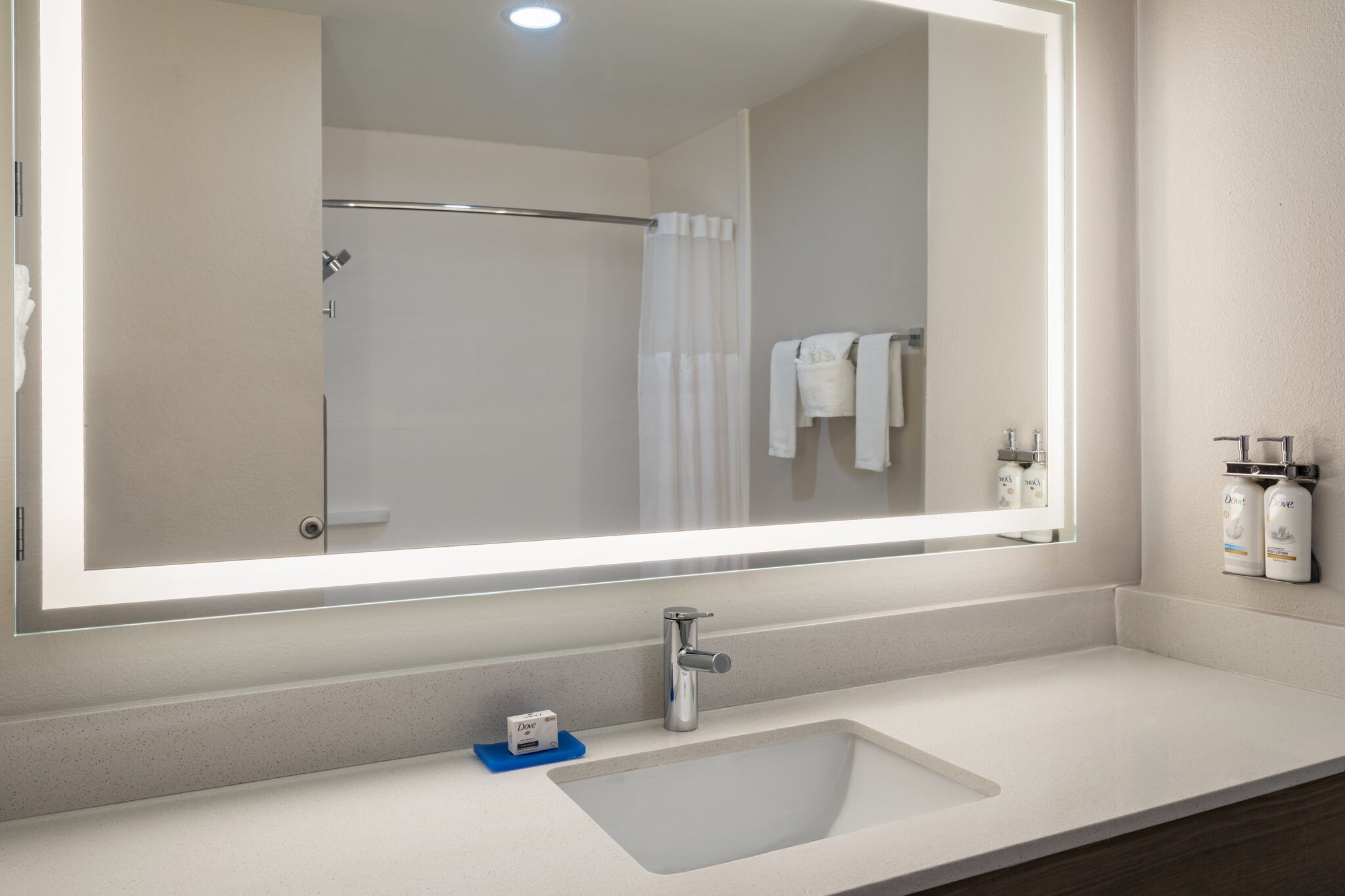 Holiday Inn Express & Suites MIDWEST CITY - Tap to explore photos
