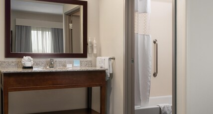 Hampton Inn & Suites by Hilton Albuquerque North/I-25 Room Type - 1KN STDO MIC FRIDG WTBR NS