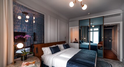 M Social Hotel Paris Room Type - Signature Room with One King Bed