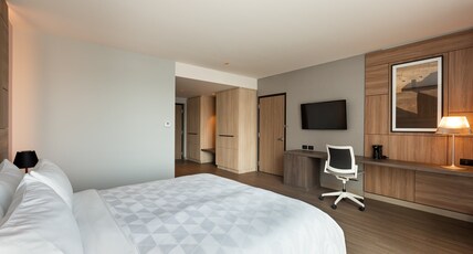 Holiday Inn Lima Miraflores Room Type - 1 King Standard Accessible Holiday Inn Lima Miraflores Room Type - 1 King Standard Accessible
