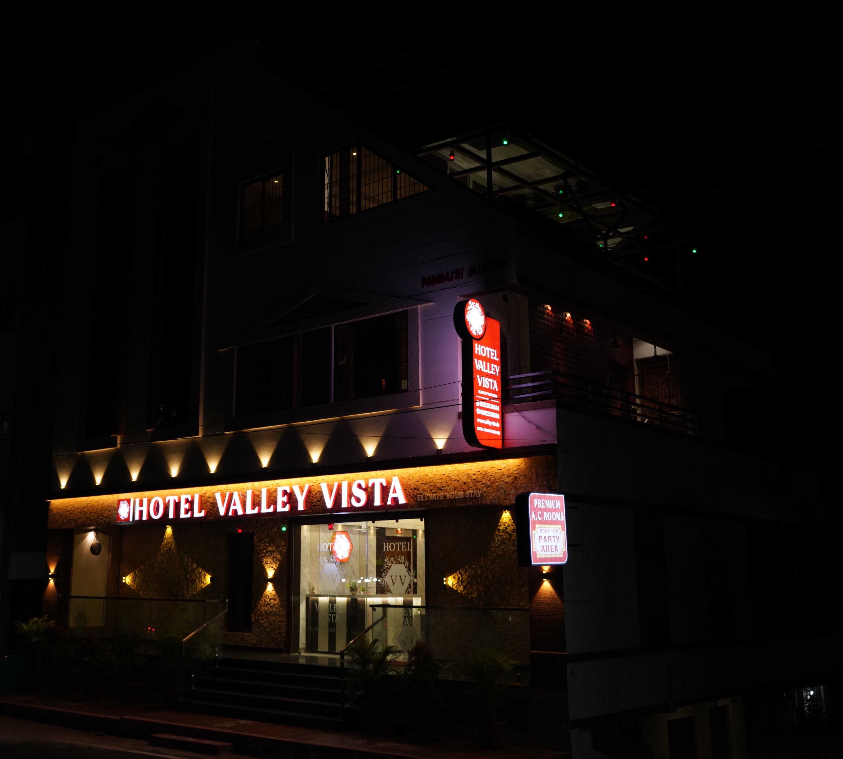 Hotel Valley Vista - Tap to explore photos