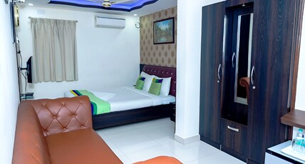 Palani Andavar Room Type - Deluxe Room