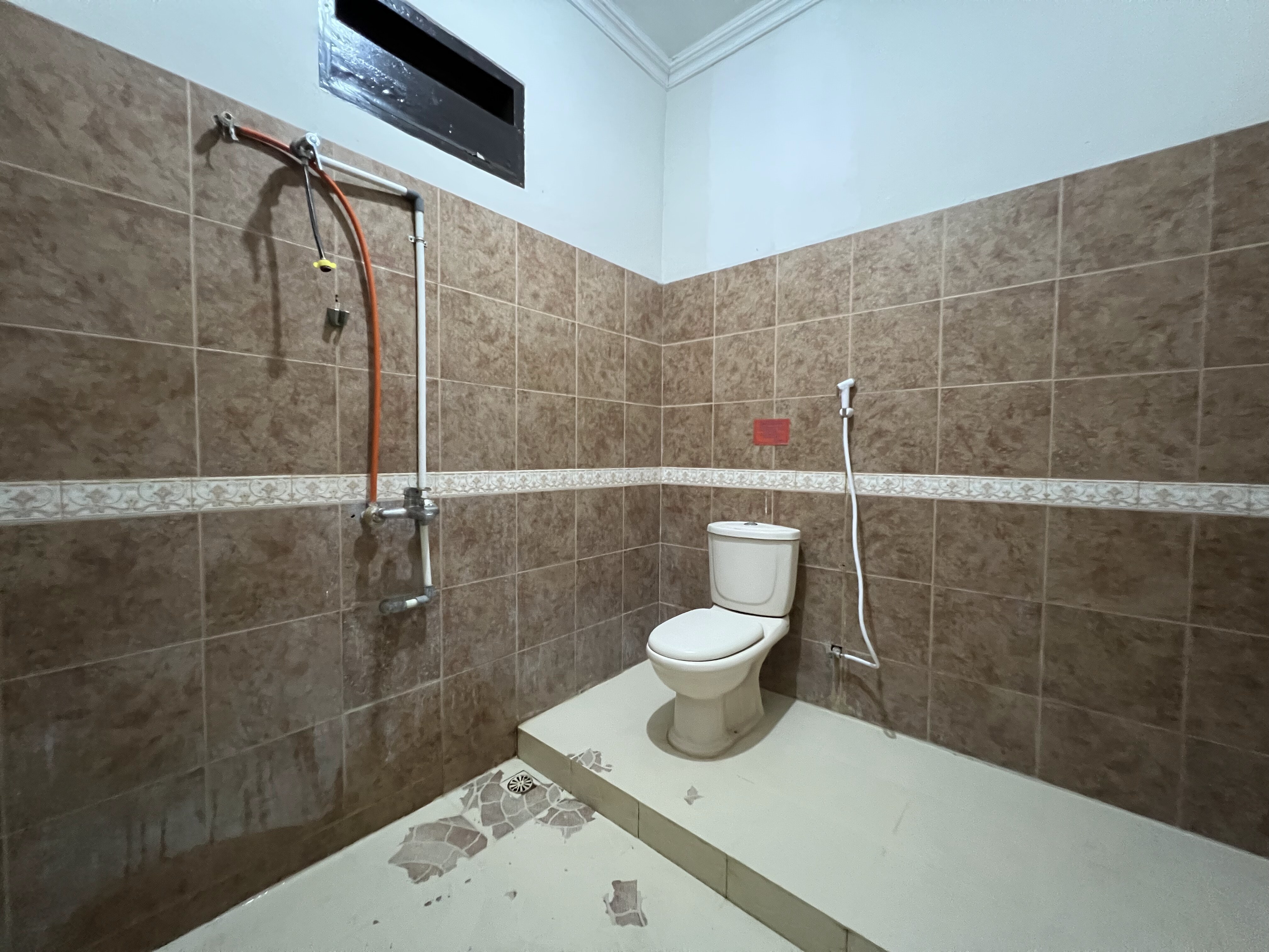 Hotel O Kost Orange Syariah - Tap to explore photos