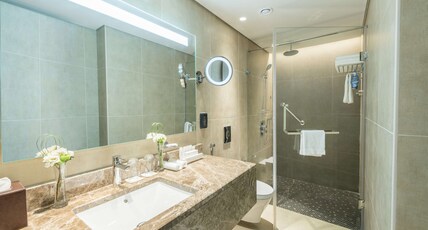 Radisson Blu Hotel, Jeddah Corniche Room Type - Superior Suite - Lounge Acces - Partial Sea View Radisson Blu Hotel, Jeddah Corniche Room Type - Superior Suite - Lounge Acces - Partial Sea View