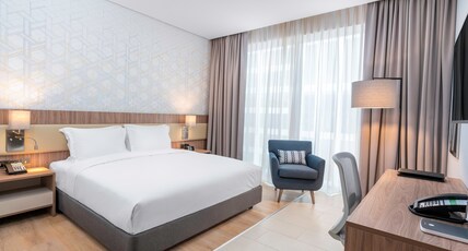 Holiday Inn & Suites AL JUBAIL Room Type - 1 King Standard Accessible